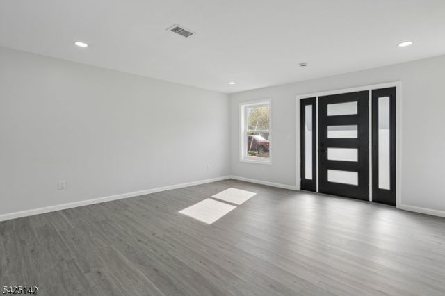 26 Hunterdon Rd, West Orange Twp., NJ 07052