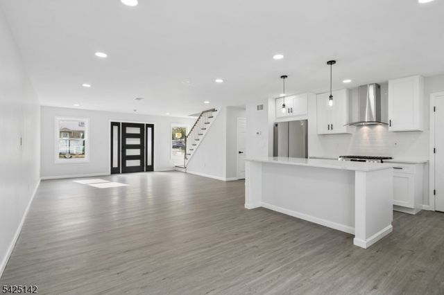 26 Hunterdon Rd, West Orange Twp., NJ 07052