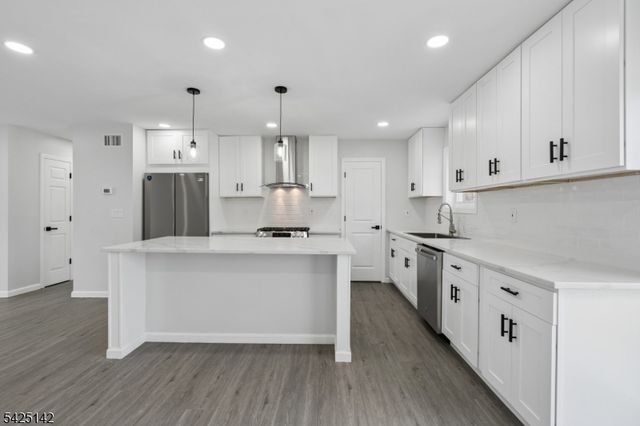 26 Hunterdon Rd, West Orange Twp., NJ 07052