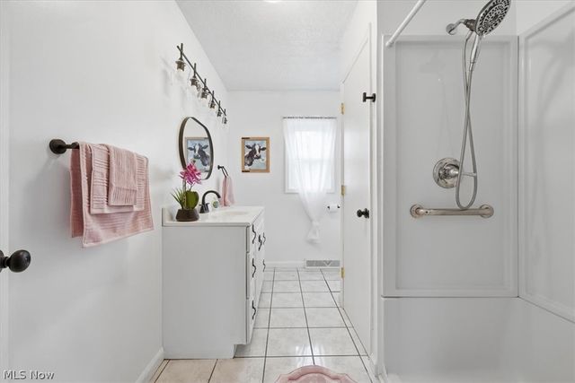 4866 Lovers Lane, Ravenna, OH 44266