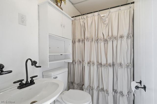 4866 Lovers Lane, Ravenna, OH 44266