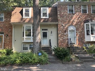 10025 CHESTNUT WOOD LN, Burke, VA 22015