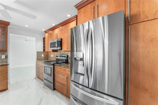 2443 NE 26th Street, Lighthouse Point, FL 33064