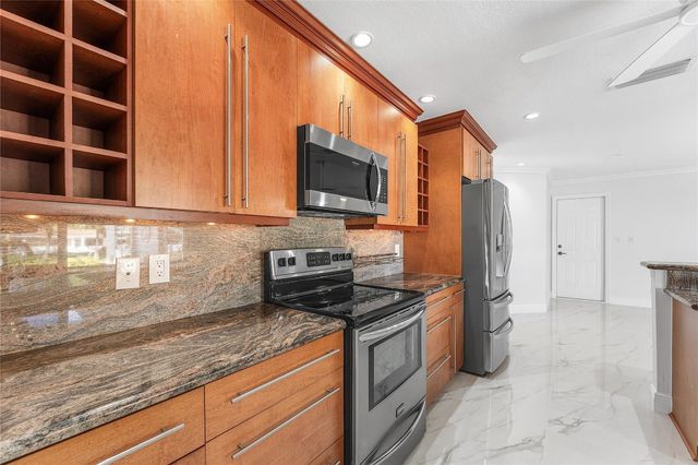 2443 NE 26th Street, Lighthouse Point, FL 33064