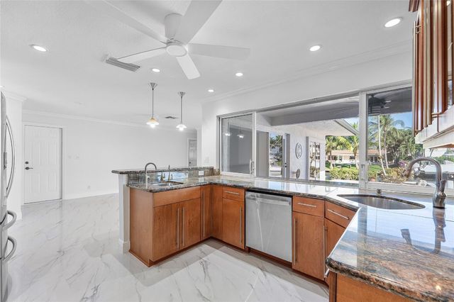 2443 NE 26th Street, Lighthouse Point, FL 33064