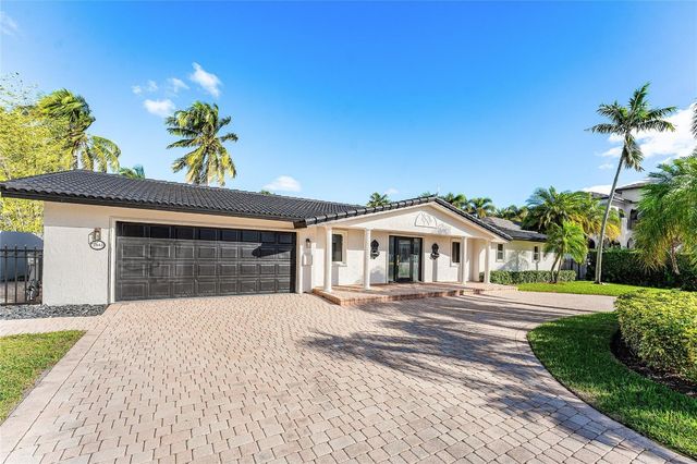 2443 NE 26th Street, Lighthouse Point, FL 33064