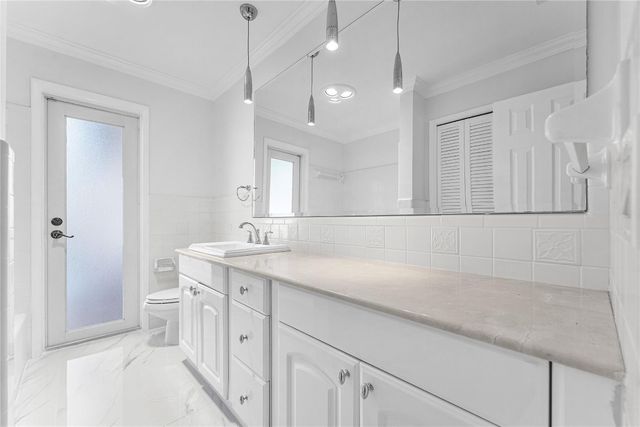 2443 NE 26th Street, Lighthouse Point, FL 33064