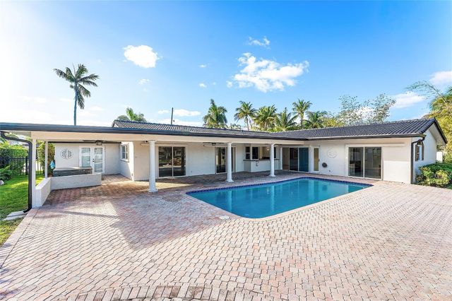 2443 NE 26th Street, Lighthouse Point, FL 33064