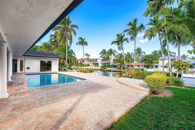 2443 NE 26th Street, Lighthouse Point, FL 33064