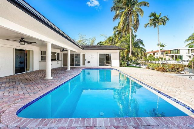 2443 NE 26th Street, Lighthouse Point, FL 33064