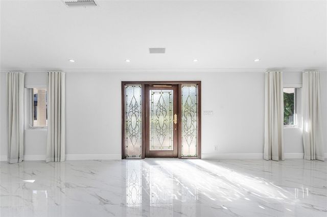 2443 NE 26th Street, Lighthouse Point, FL 33064