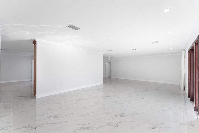 2443 NE 26th Street, Lighthouse Point, FL 33064