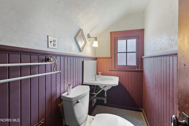 2108 Glenwood Avenue, Toledo, OH 43620