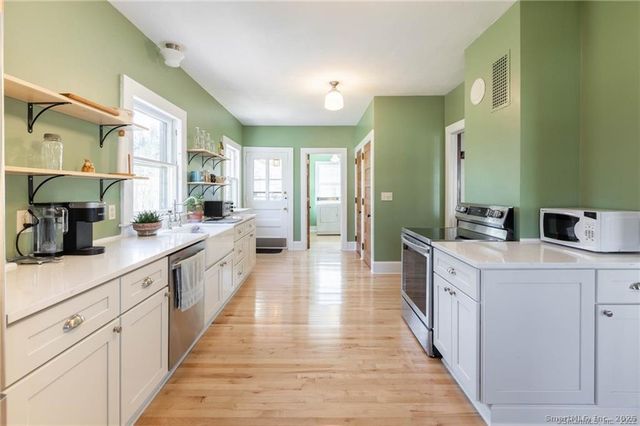 390 Main Street, New Hartford, CT 06057