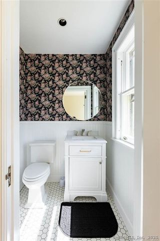 390 Main Street, New Hartford, CT 06057