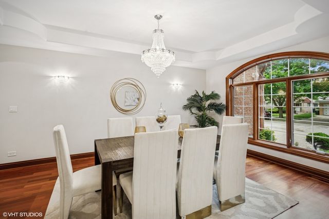 3832 W Chase Avenue, Lincolnwood, IL 60712