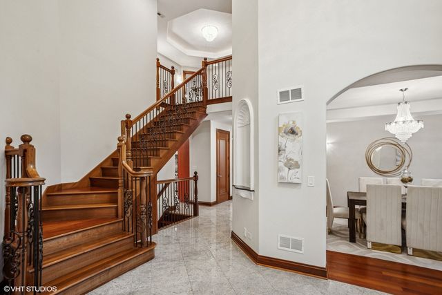 3832 W Chase Avenue, Lincolnwood, IL 60712