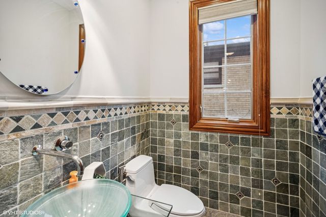 3832 W Chase Avenue, Lincolnwood, IL 60712