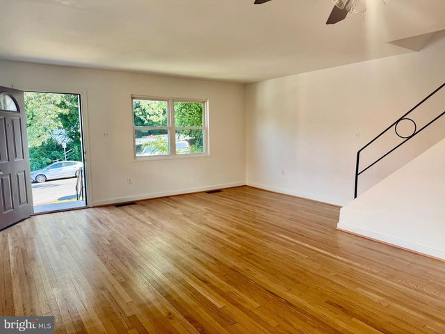 6212 CARTERS LN, Riverdale, MD 20737