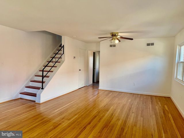 6212 CARTERS LN, Riverdale, MD 20737