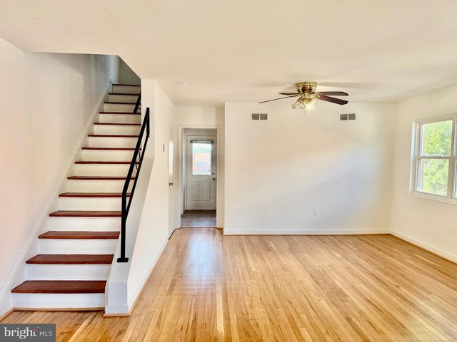 6212 CARTERS LN, Riverdale, MD 20737