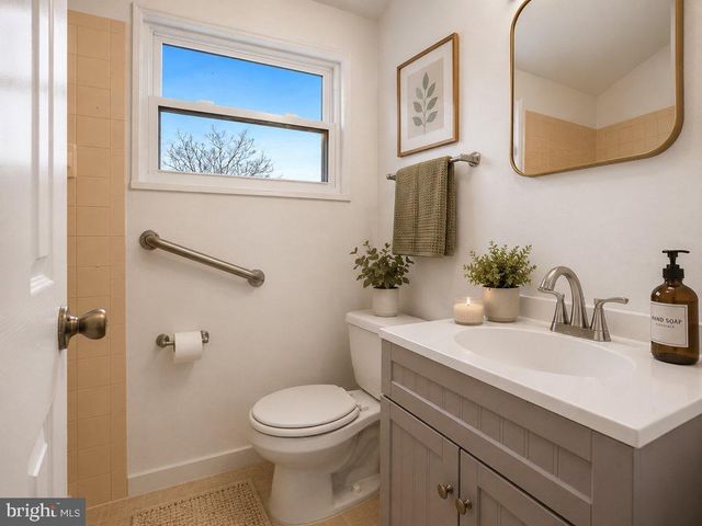 6212 CARTERS LN, Riverdale, MD 20737