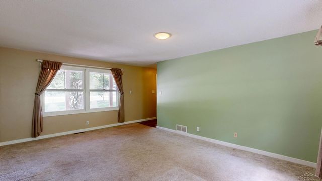 549 S Eight Mile Road, Midland, MI 48640