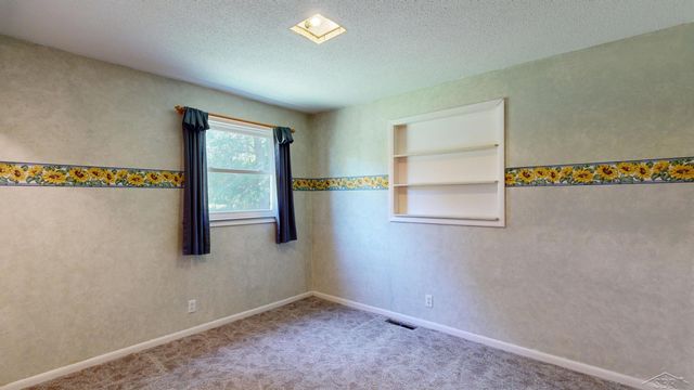 549 S Eight Mile Road, Midland, MI 48640