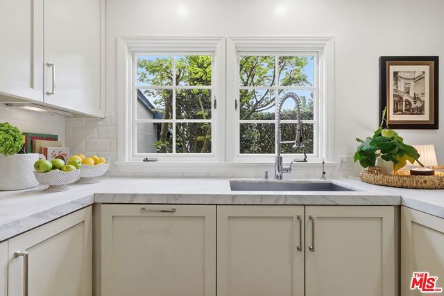 8809 Evanview Drive, Los Angeles, CA 90069