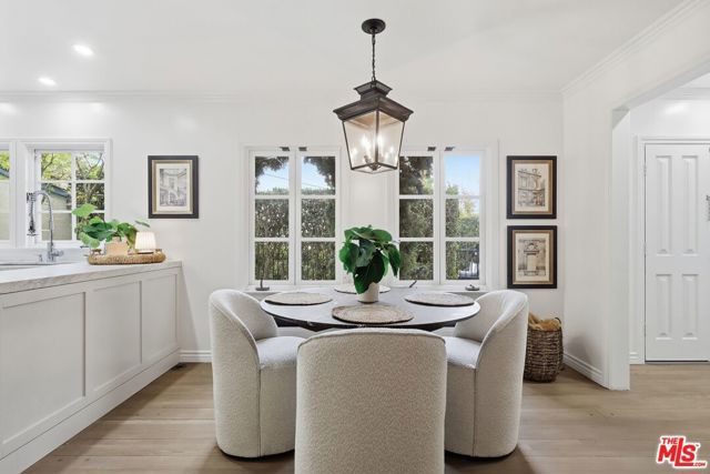 8809 Evanview Drive, Los Angeles, CA 90069