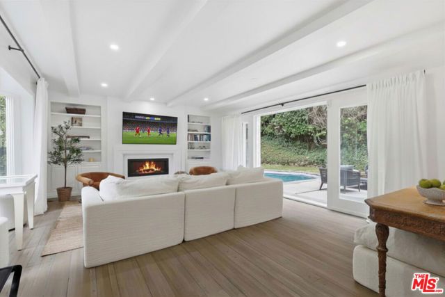 8809 Evanview Drive, Los Angeles, CA 90069