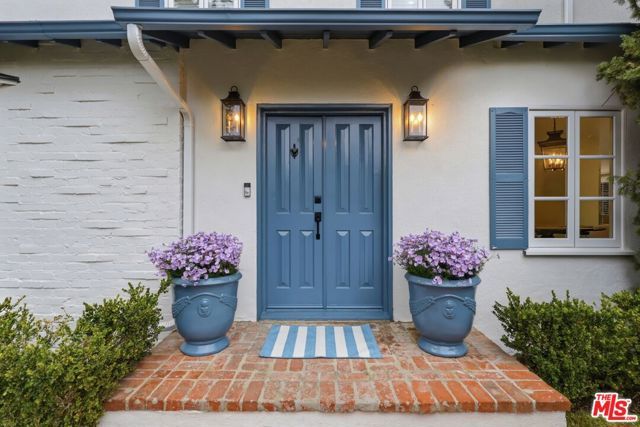 8809 Evanview Drive, Los Angeles, CA 90069