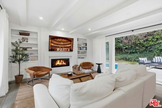 8809 Evanview Drive, Los Angeles, CA 90069