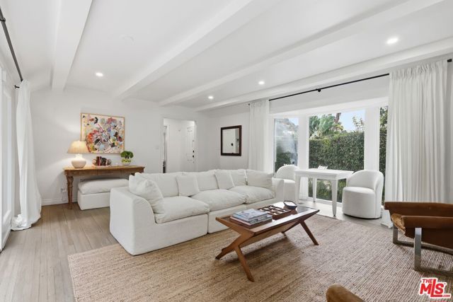 8809 Evanview Drive, Los Angeles, CA 90069