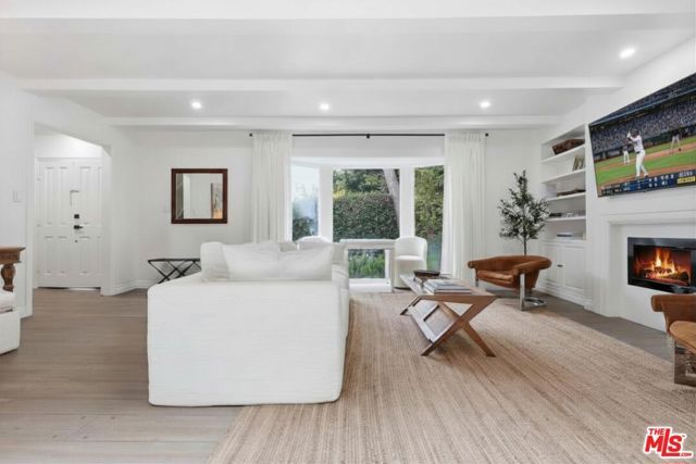 8809 Evanview Drive, Los Angeles, CA 90069