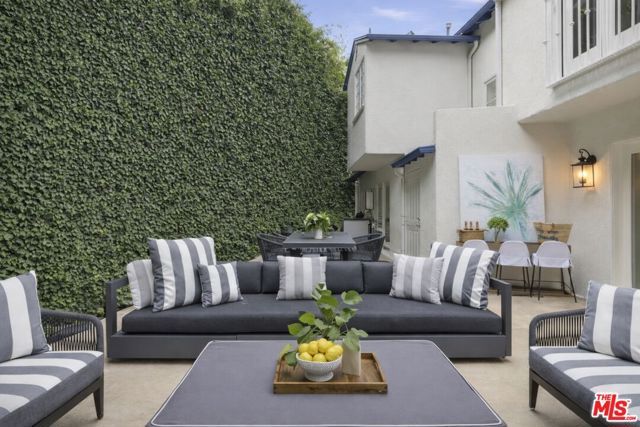 8809 Evanview Drive, Los Angeles, CA 90069