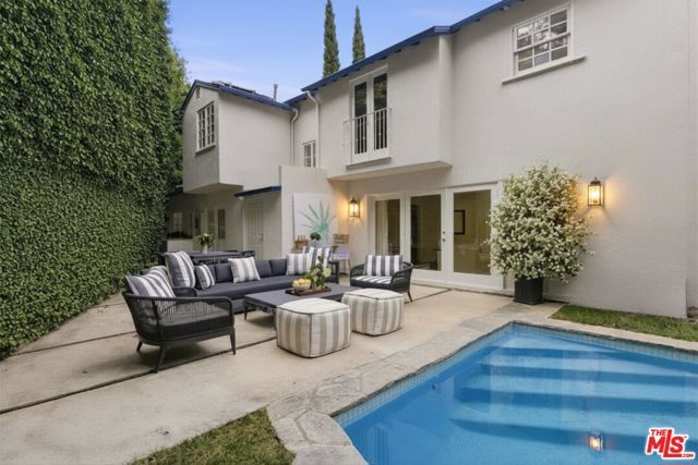 8809 Evanview Drive, Los Angeles, CA 90069