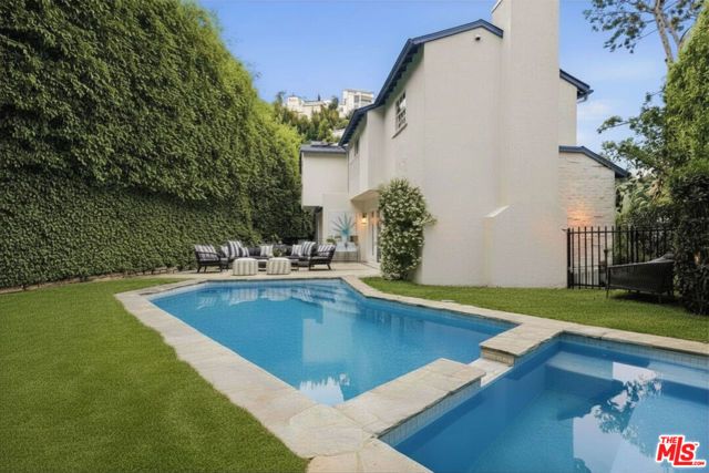 8809 Evanview Drive, Los Angeles, CA 90069