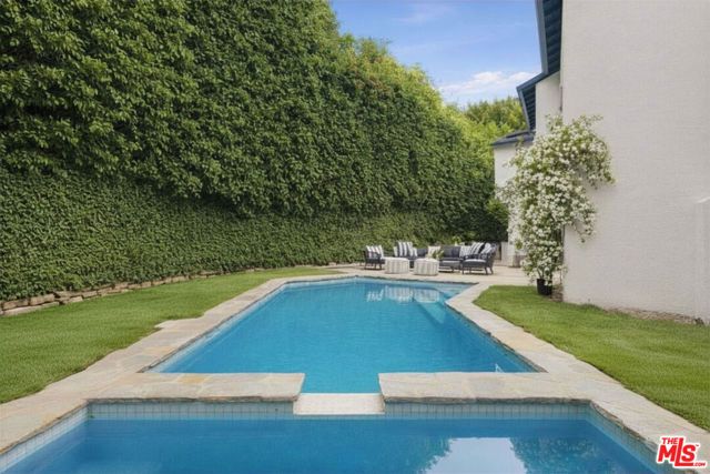 8809 Evanview Drive, Los Angeles, CA 90069