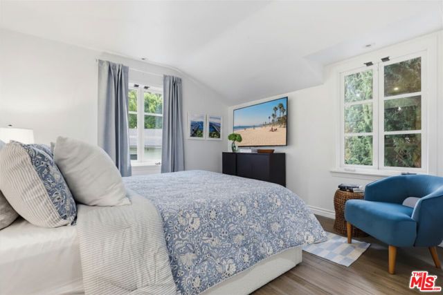 8809 Evanview Drive, Los Angeles, CA 90069