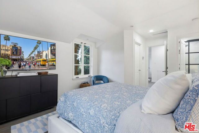 8809 Evanview Drive, Los Angeles, CA 90069