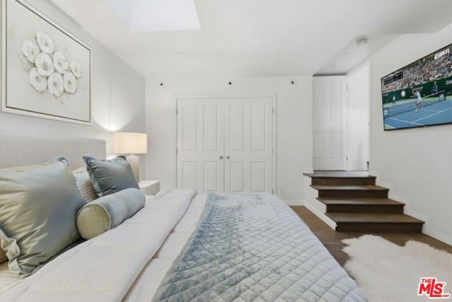 8809 Evanview Drive, Los Angeles, CA 90069