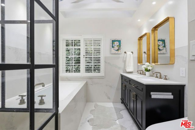 8809 Evanview Drive, Los Angeles, CA 90069