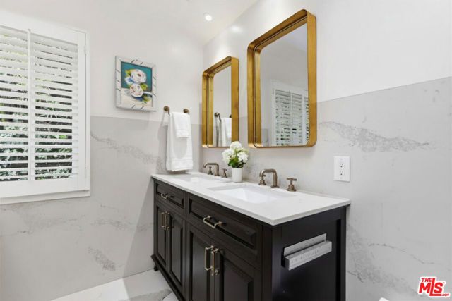 8809 Evanview Drive, Los Angeles, CA 90069