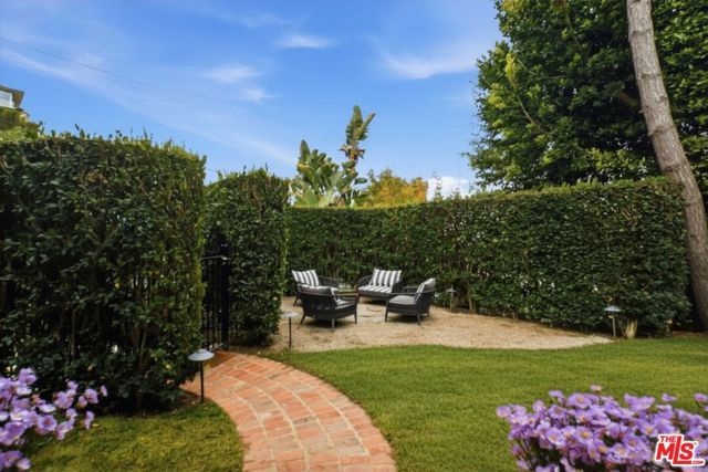 8809 Evanview Drive, Los Angeles, CA 90069