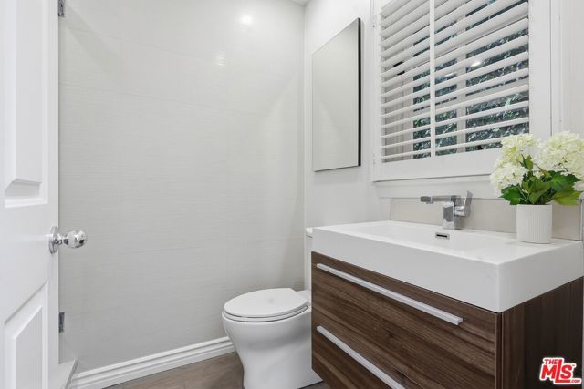 8809 Evanview Drive, Los Angeles, CA 90069