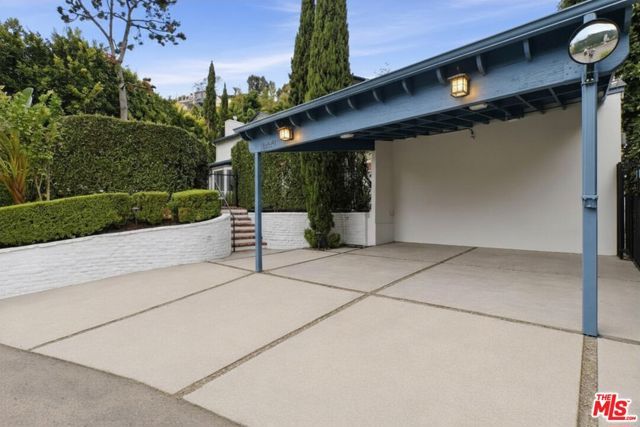 8809 Evanview Drive, Los Angeles, CA 90069