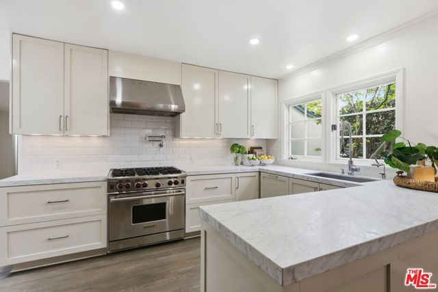 8809 Evanview Drive, Los Angeles, CA 90069