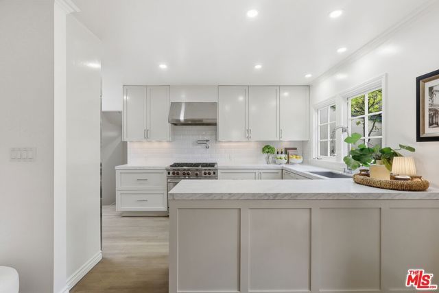 8809 Evanview Drive, Los Angeles, CA 90069