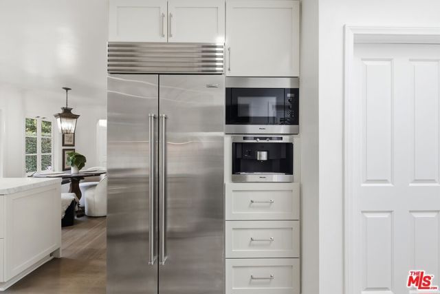 8809 Evanview Drive, Los Angeles, CA 90069